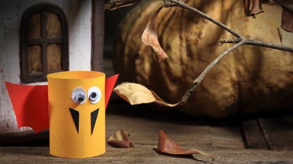 13 Terrifying Halloween Decorations Made from Trash