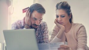 6 Reasons You Struggle to Pay Your Bills